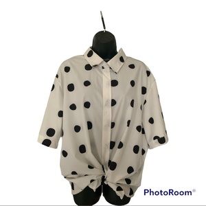 🎀 Black and White Polka dot button down top-Size 3XL. Gently worn. No flaws.